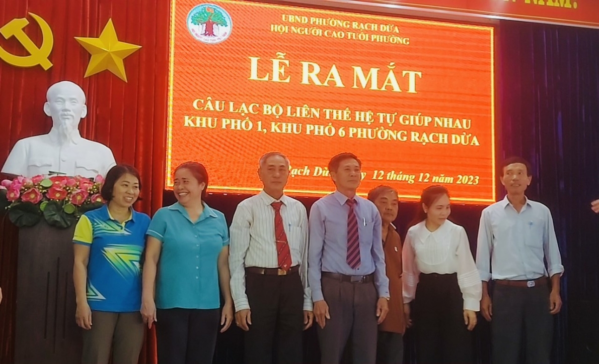 Ra mắt 2 CLB Liên thế hệ tự giúp nhau khu phố 1 và khu phố 6