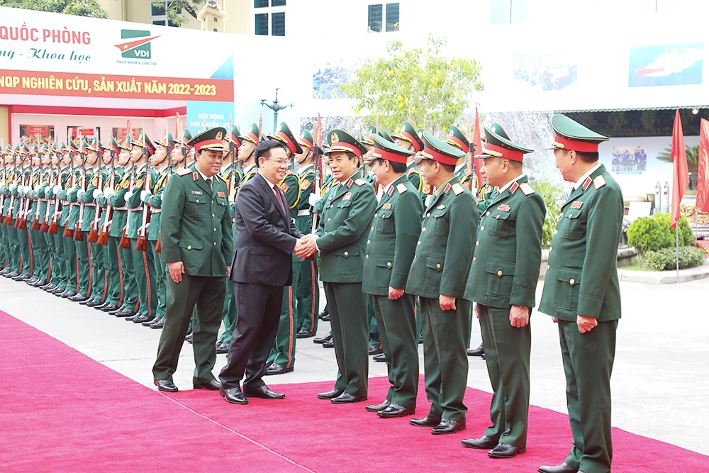 Chủ tịch Quốc hội Vương Đình Huệ thăm, làm việc với Tổng cục Công nghiệp quốc phòng