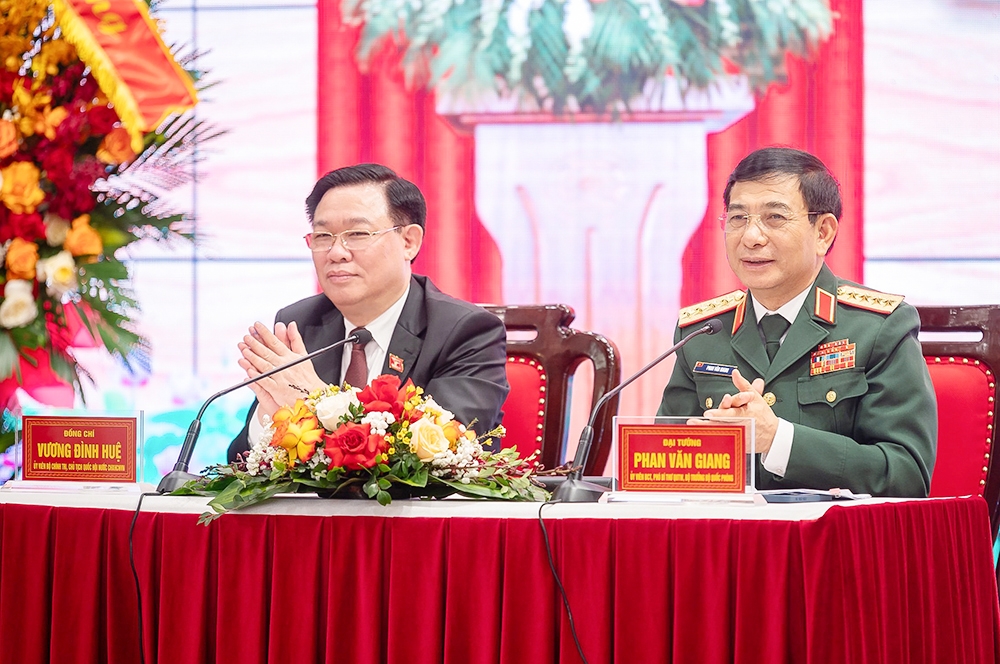 Chủ tịch Quốc hội Vương Đình Huệ thăm, làm việc với Tổng cục Công nghiệp quốc phòng