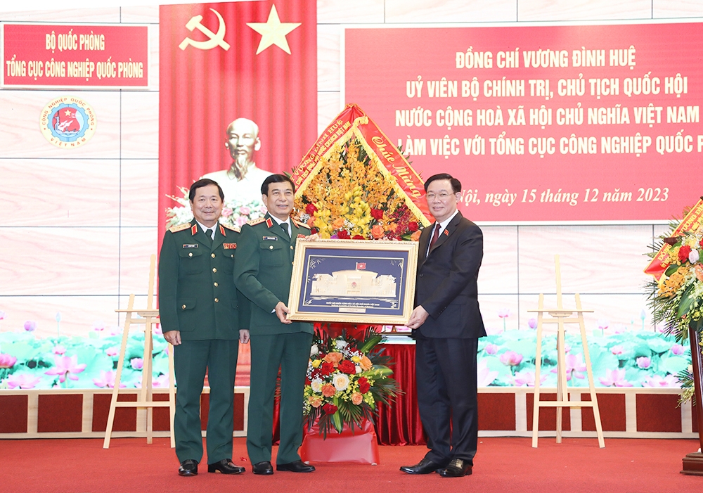 Chủ tịch Quốc hội Vương Đình Huệ thăm, làm việc với Tổng cục Công nghiệp quốc phòng