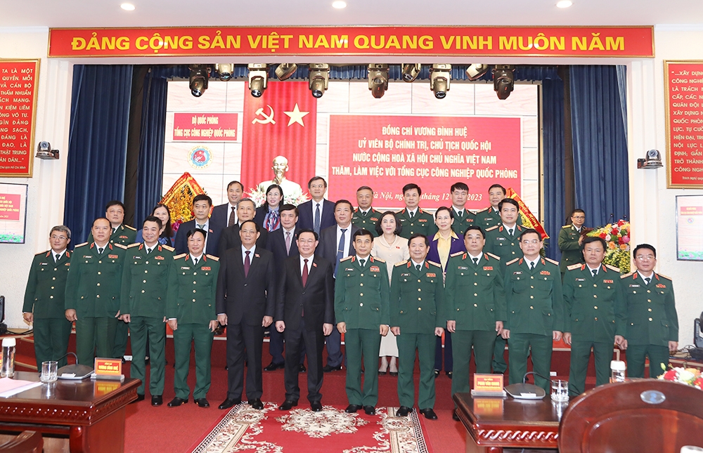 Chủ tịch Quốc hội Vương Đình Huệ thăm, làm việc với Tổng cục Công nghiệp quốc phòng