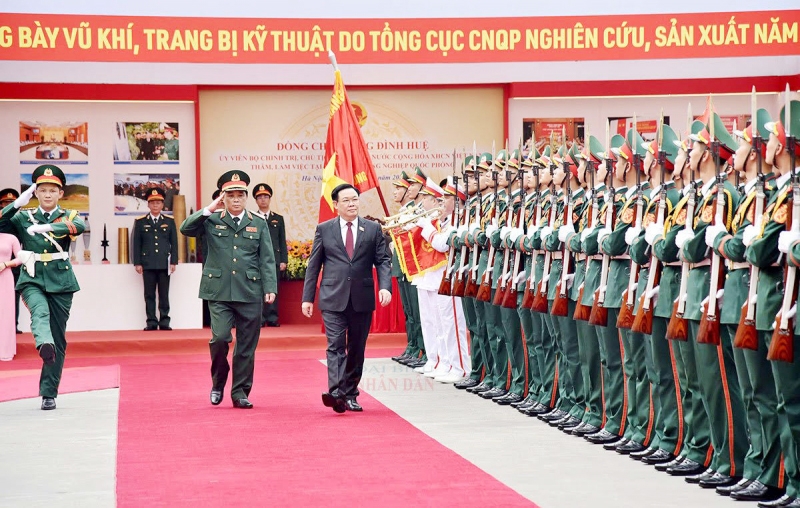 Chủ tịch Quốc hội Vương Đình Huệ thăm, làm việc với Tổng cục Công nghiệp quốc phòng