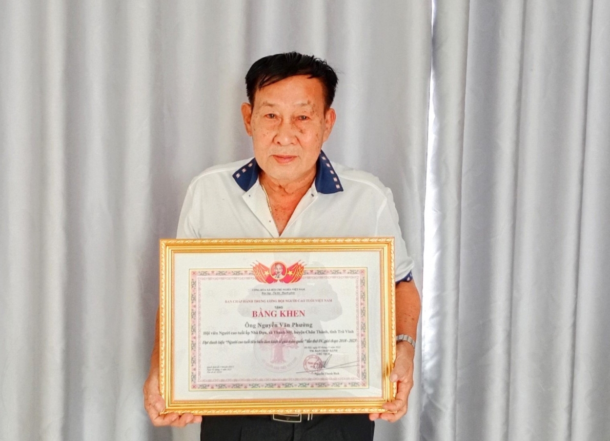 Lão nông làm giàu trên vùng đất trũng