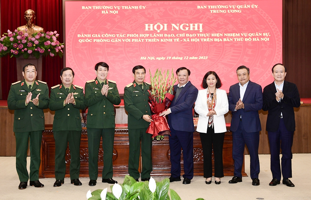 Đẩy mạnh phối hợp lãnh đạo, chỉ đạo, thực hiện tốt nhiệm vụ phát triển KT-XH gắn với củng cố quốc phòng, an ninh và đối ngoại.