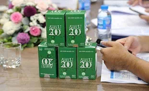 Sản phẩm Anti-U 200 của đề tài “Nghiên cứu phát triển nguồn nguyên liệu và sản phẩm hỗ trợ điều trị bệnh ung thư từ cây thuốc Bán chi liên (Scutellaria barbata), Bán chi liên (Hedyotis diffusa) và nấm Linh chi (Ganoderma lucidus) tại Lào Cai và vùng Tây Bắc”.