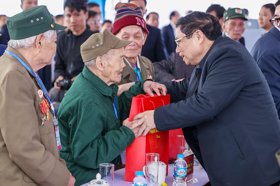 Thủ tướng Phạm Minh Chính dự lễ khánh thành Cảng Hàng không Điện Biên và tuyên bố khánh thành 3 công trình trọng điểm quốc gia