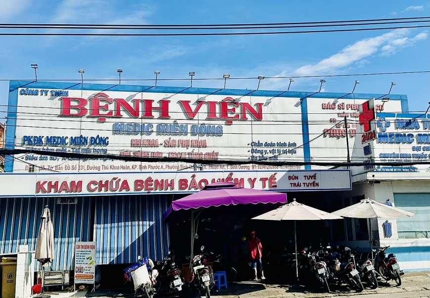 Biển tên Bệnh viện Medic Miền Đông có dấu hiệu sai giấy phép.