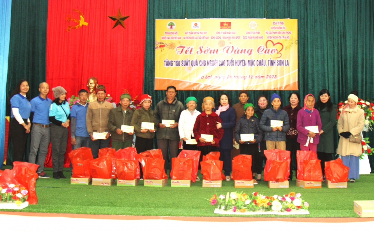 Đưa Tết sớm về với đồng bào nghèo