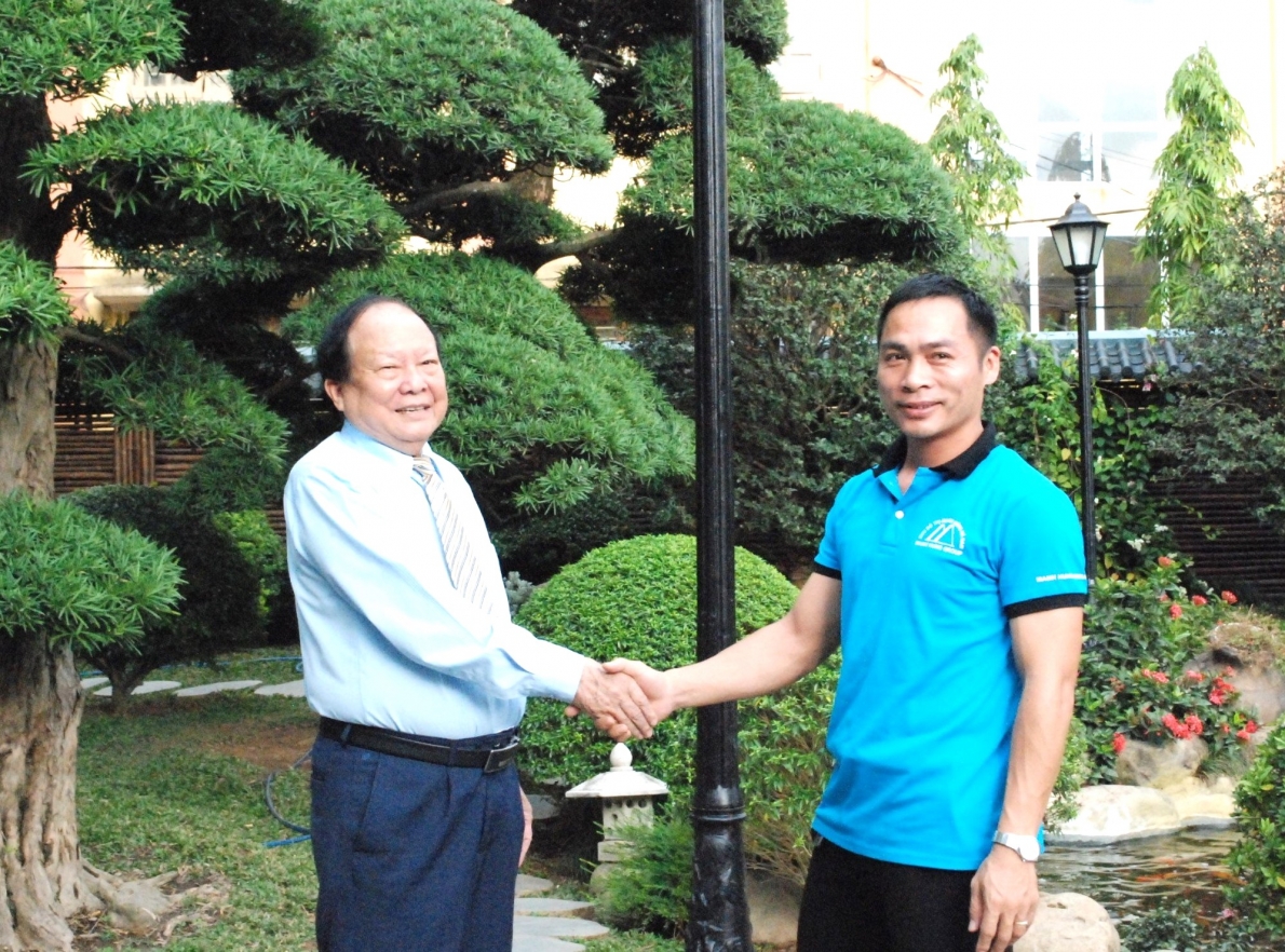 Doanh nhân cao tuổi có trái tim nhân hậu