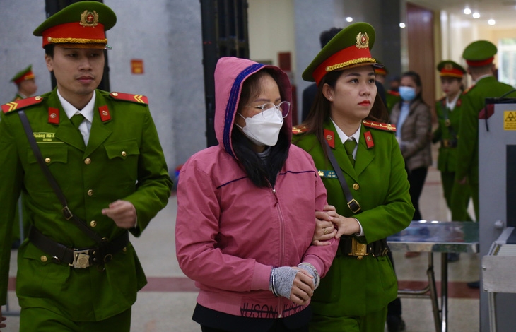 Bị cáo Nguyễn Thị Hương Lan (cựu Cục trưởng Cục Lãnh sự - Bộ Ngoại giao) bị tuyên y án sơ thẩm.