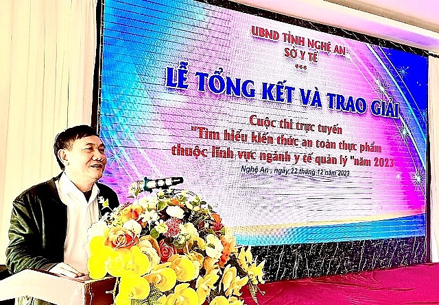 Đồng chí Phạm Ngọc Quy, Chi cục trưởng Chi cục An toàn vệ sinh thực phẩm phát biểu tại buổi tổng kết và trao giải cuộc thi  -Trao thưởng cho các cá nhân có thành tích trong năm 2023.
