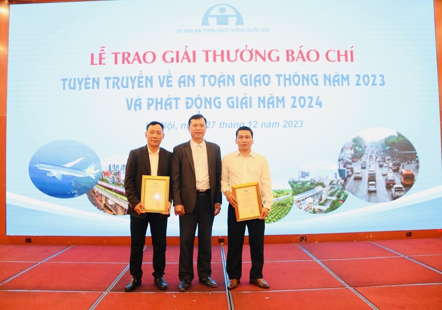 Nhóm tác giả - Văn Lý, Đình Hào, Thành Trung, Thanh Hường, đoạt giải thể loại Báo nói