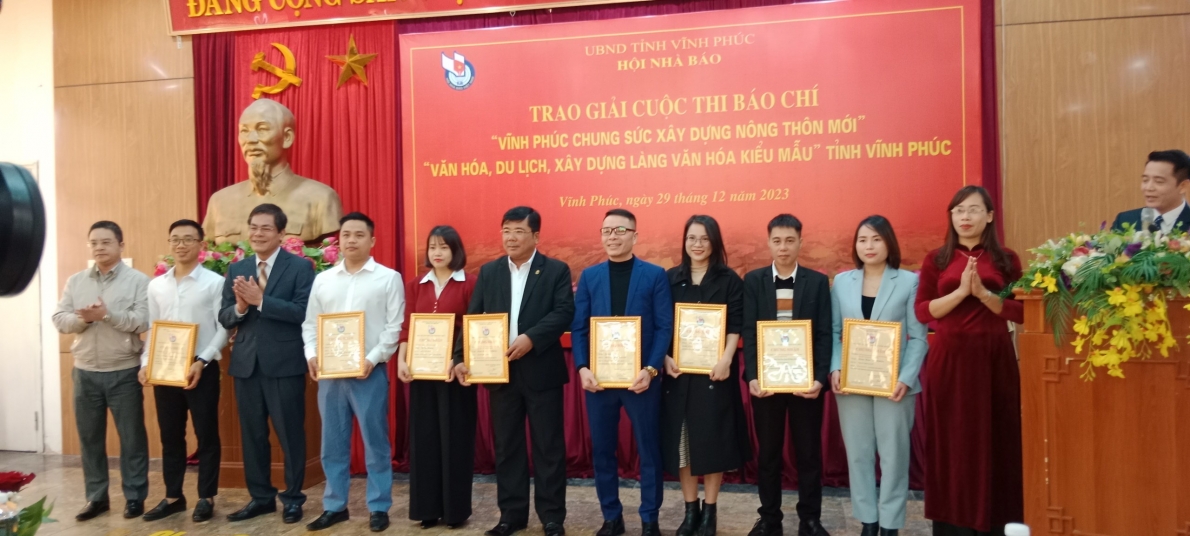 Trao giải cuộc thi báo chí “Vĩnh Phúc chung sức xây dựng nông thôn mới” và “Văn hóa, du lịch, xây dựng Làng văn hóa kiểu mẫu”