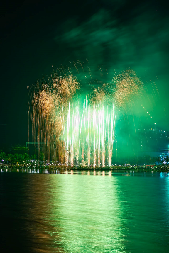 Hơn 40 nghìn cư dân và du khách “cháy” hết mình trong đại nhạc hội Ecopark Countdown 2024