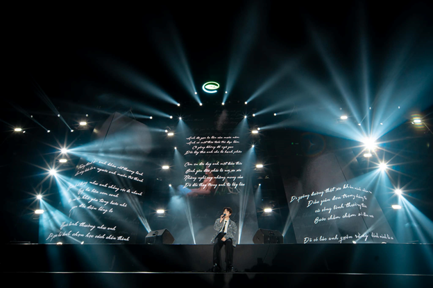 Vũ Cát Tường phiêu với những ca khúc cảm xúc tại sự kiện