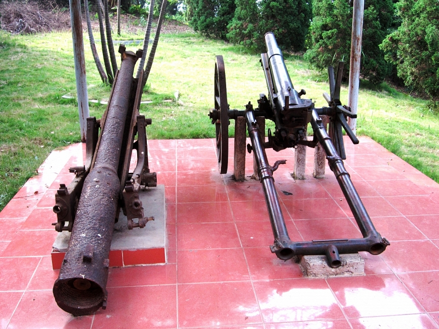 Khu trưng bày khẩu pháo trong chiến thắng sông Lô. 