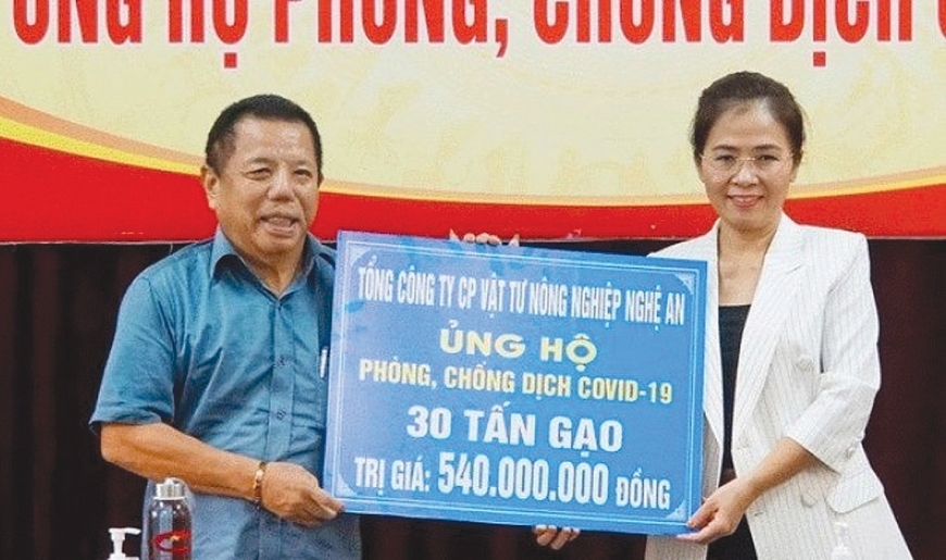 Doanh Nhân Trương Văn Hiền ủng hộ phòng chống dịch Covid 19 30 tấn gạo.