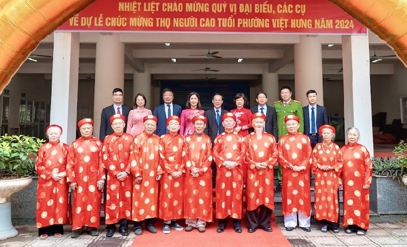 Người cao tuổi là kho kinh nghiệm, vốn quý của mỗi gia đình