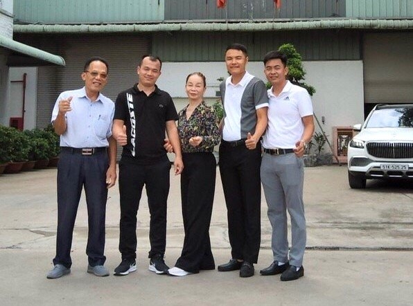 Những tỉ phú cao tuổi tích cực làm từ thiện