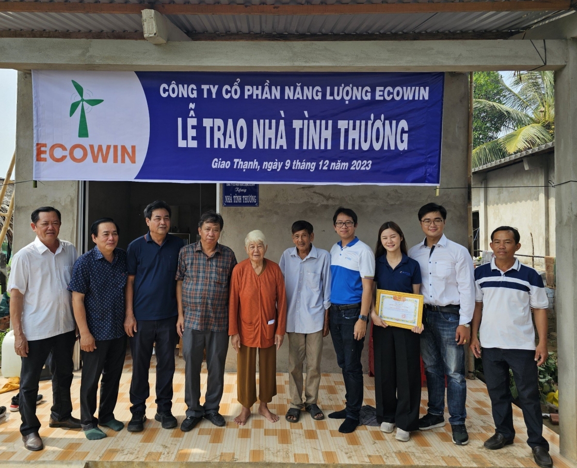 Điện lực Bến Tre cùng đơn vị tài trợ bàn giao nhà tình thương