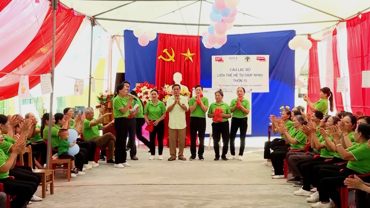 Buổi sinh hoạt định kỳ của CLB Liên thế hệ tự giúp nhau phố Bình Hòa, phường Ninh Khánh, TP. Ninh Bình