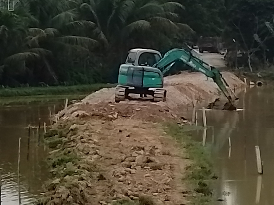 Làm đường vào Cầu Cố Cụ.