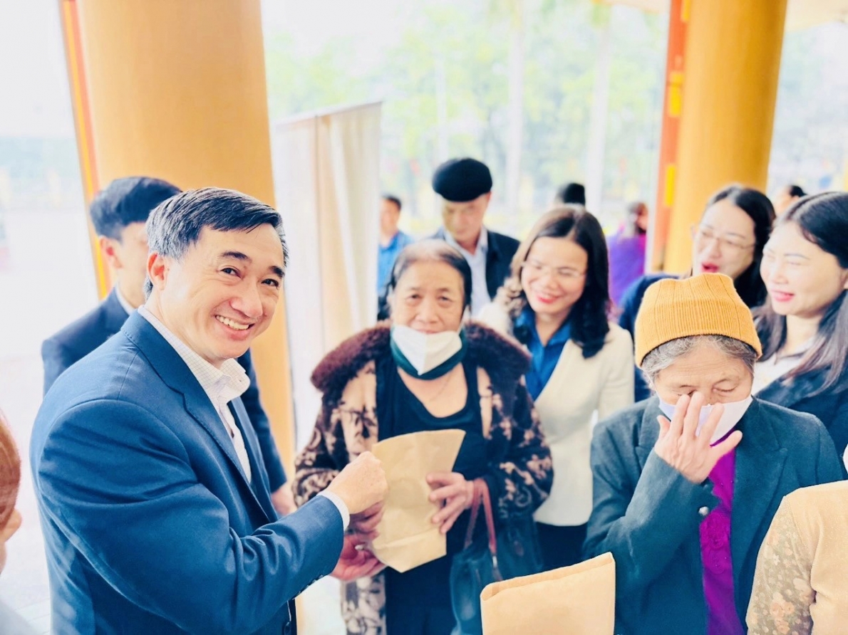 Mang 'quà' sức khỏe cho người dân dịp Tết đến Xuân về