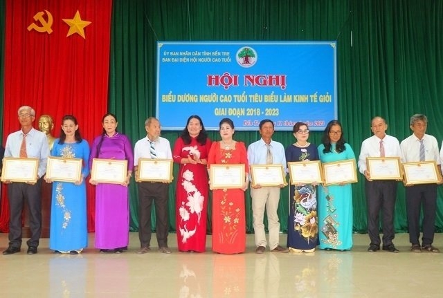 Những “lão nông” làm kinh tế giỏi ở xứ dừa