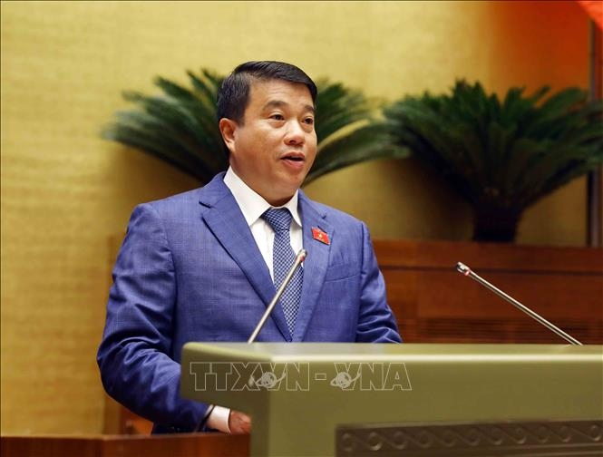 Chủ tịch Hội đồng Dân tộc của Quốc hội Y Thanh Hà Niê Kđăm trình bày Báo cáo thẩm tra tại hội trường về dự thảo Nghị quyết về một số cơ chế, chính sách đặc thù để tháo gỡ khó khăn, vướng mắc, đẩy nhanh tiến độ thực hiện các chương trình mục tiêu quốc gia. Ảnh: An Đăng/TTXVN