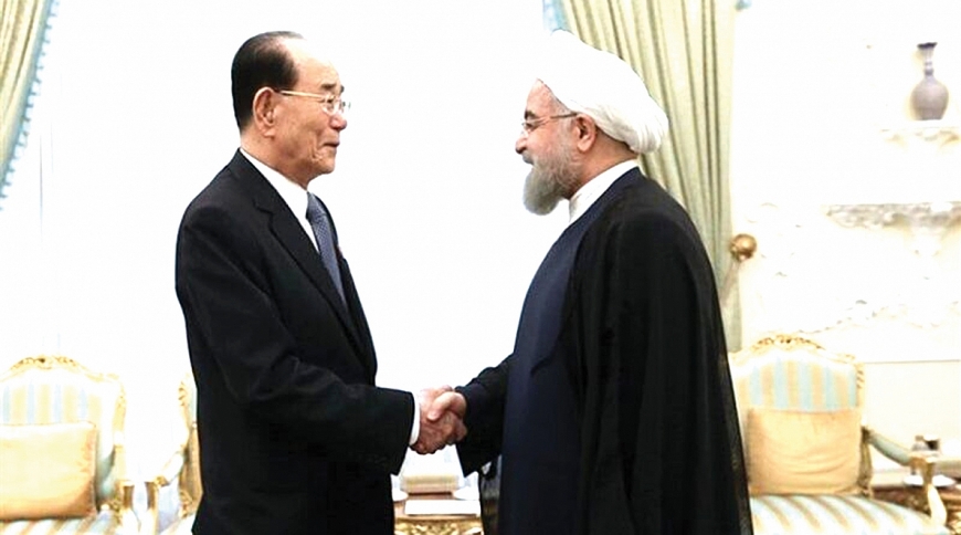 Chủ tịch Đoàn Chủ tịch Hội đồng Nhân dân Tối cao Triều Tiên Kim Yong-nam (trái) và Tổng thống Iran Hassan Rouhani.jpg