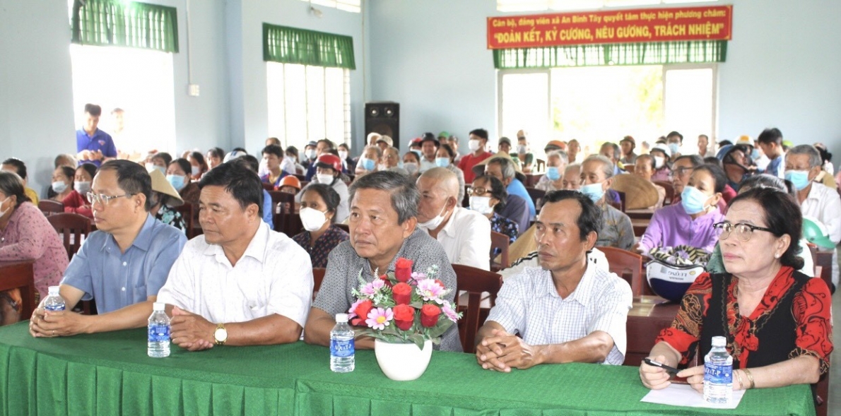 “Xuân Đoàn kết - Tết Sẻ chia” trên quê hương Đồng Khởi