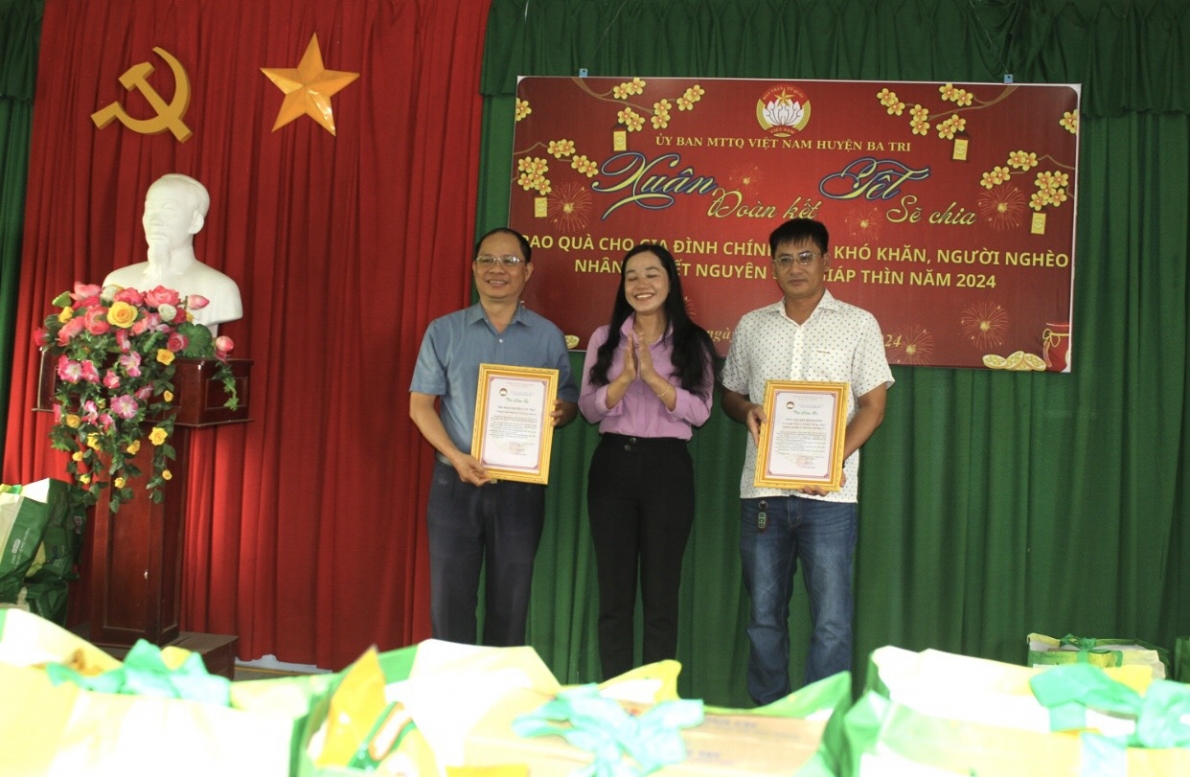 “Xuân Đoàn kết - Tết Sẻ chia” trên quê hương Đồng Khởi