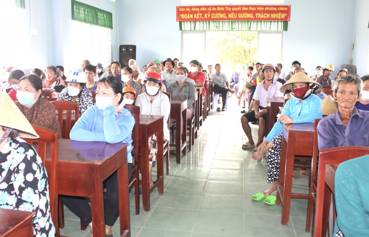 “Xuân Đoàn kết - Tết Sẻ chia” trên quê hương Đồng Khởi