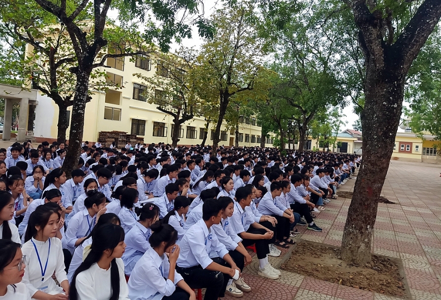 Trường THPT Lê Văn Hưu đẩy mạnh tư vấn hướng nghiệp cho học sinh