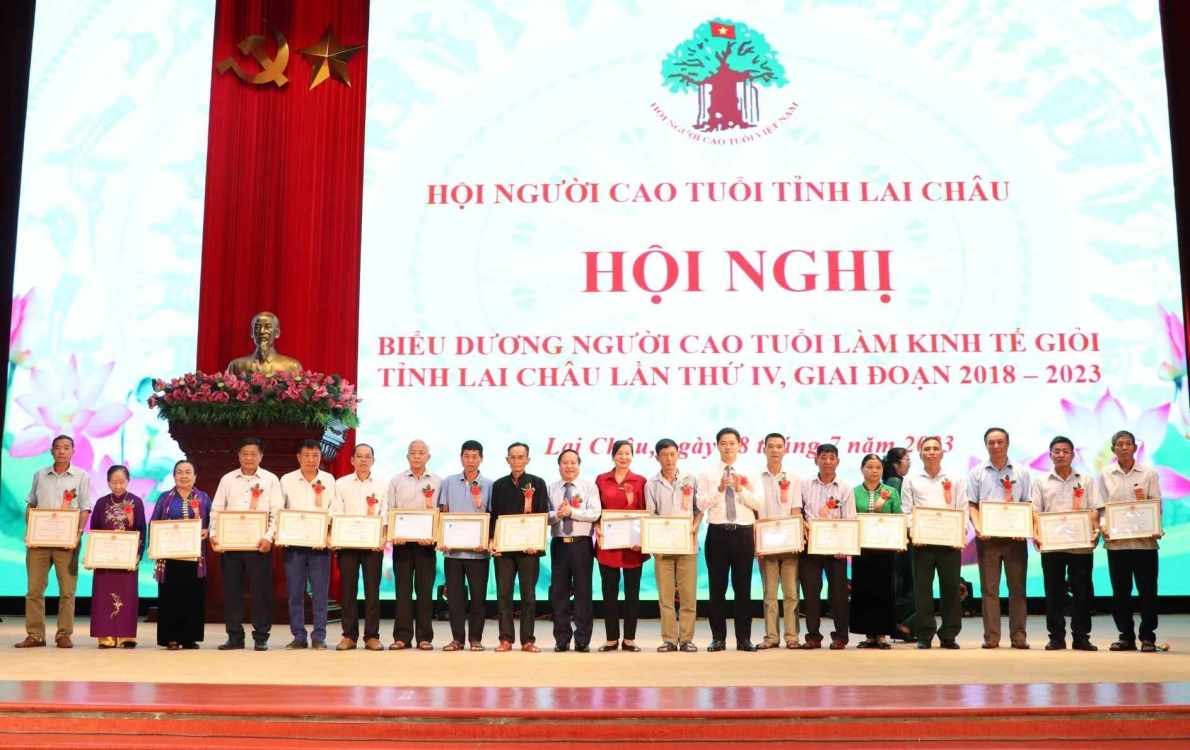 Những “cây cao bóng cả” vùng biên giới Tây Bắc