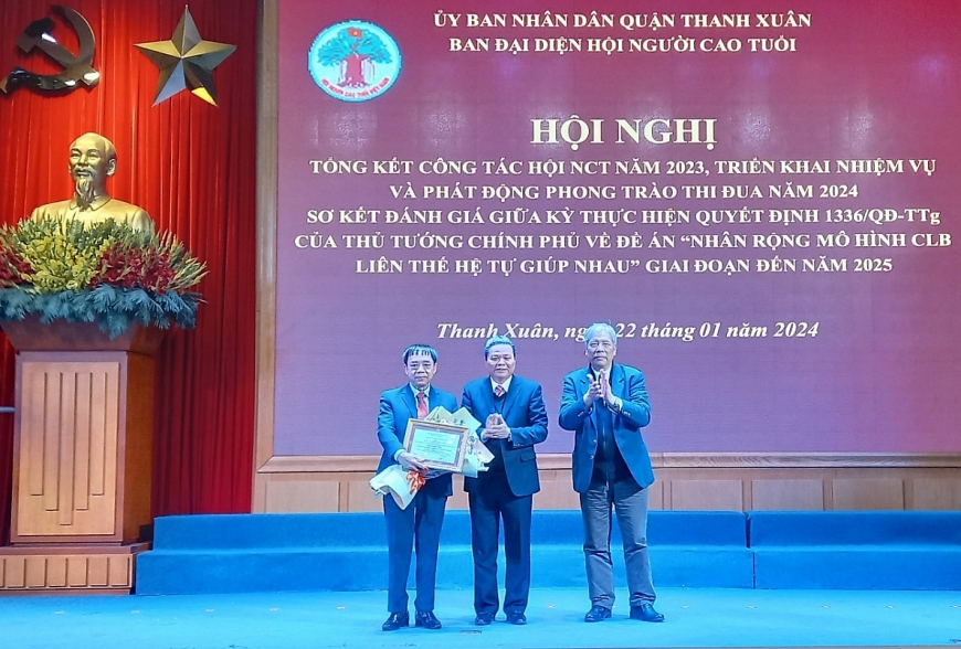 Người cao tuổi phát huy tốt vai trò “Tuổi cao - Gương sáng”