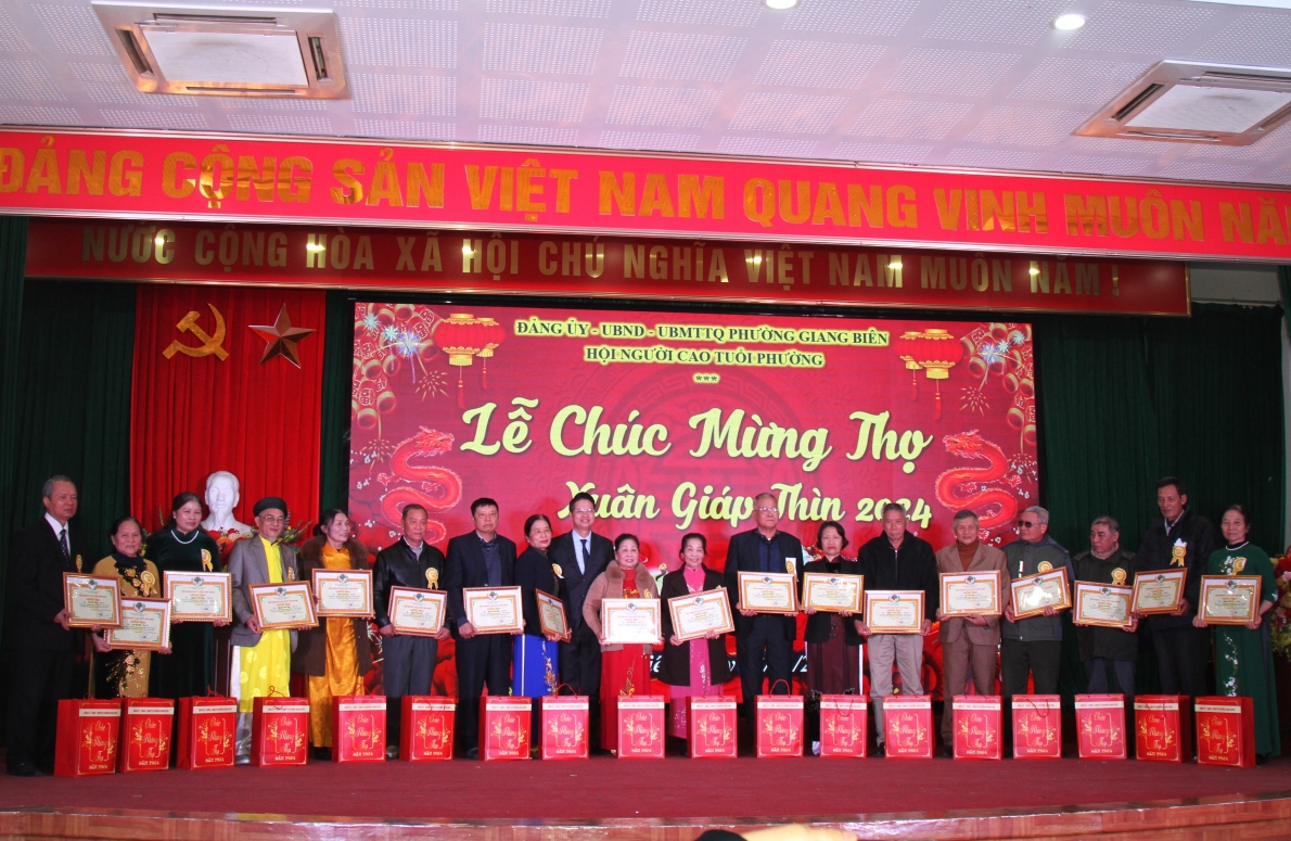 Ấm áp, trọng thể Lễ mừng thọ NCT ở phường Giang Biên