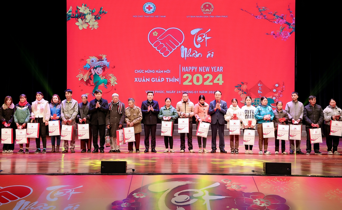 Đồng chí Nguyễn Trọng Nghĩa, Trưởng Ban Tuyên giáo Trung ương thăm, làm việc và dự chương trình Tết Nhân ái tại Vĩnh Phúc