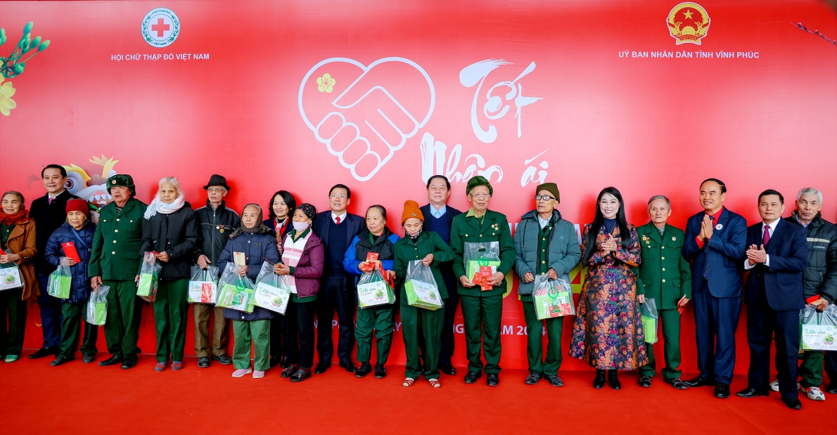 Đồng chí Nguyễn Trọng Nghĩa, Trưởng Ban Tuyên giáo Trung ương thăm, làm việc và dự chương trình Tết Nhân ái tại Vĩnh Phúc