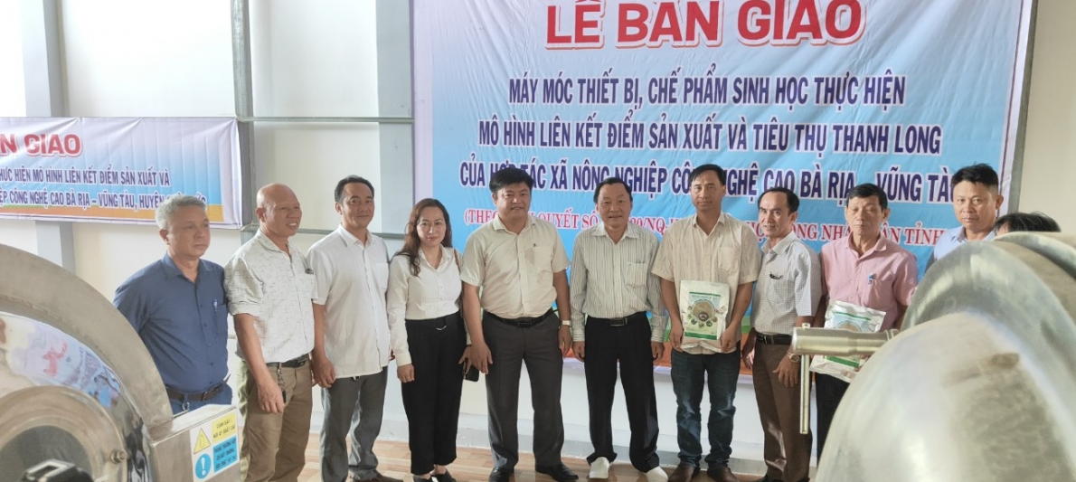 Bà Rịa – Vũng Tàu: Bàn giao máy móc sản xuất nông nghiệp công nghệ cao cho nông dân
