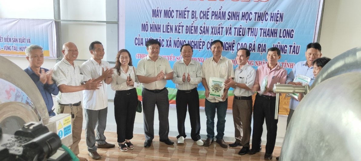 Bà Rịa – Vũng Tàu: Bàn giao máy móc sản xuất nông nghiệp công nghệ cao cho nông dân