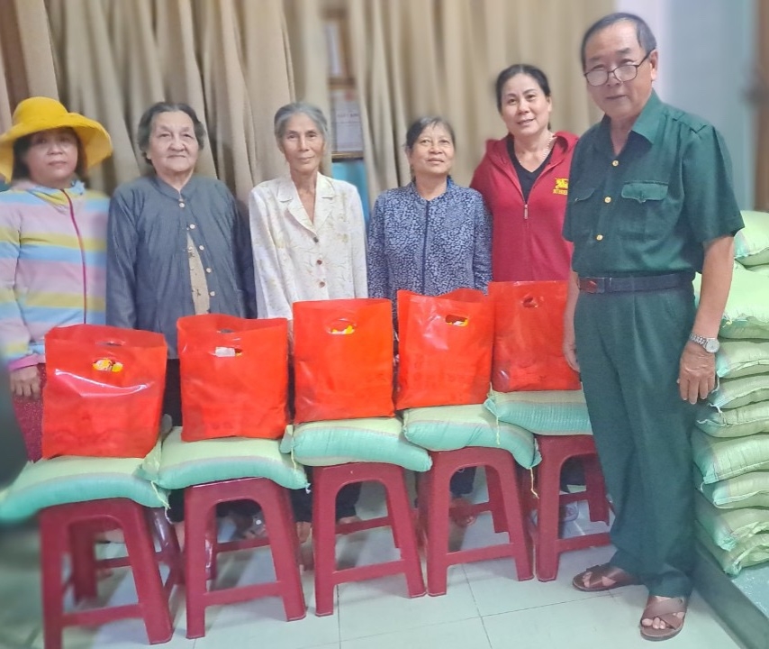 Nhiều hoạt động chăm lo, chúc Tết cho NCT