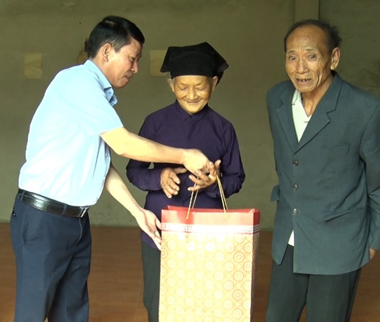 Đẩy mạnh phong trào xây dựng gia đình văn hóa, xóa bỏ thủ tục lạc hậu