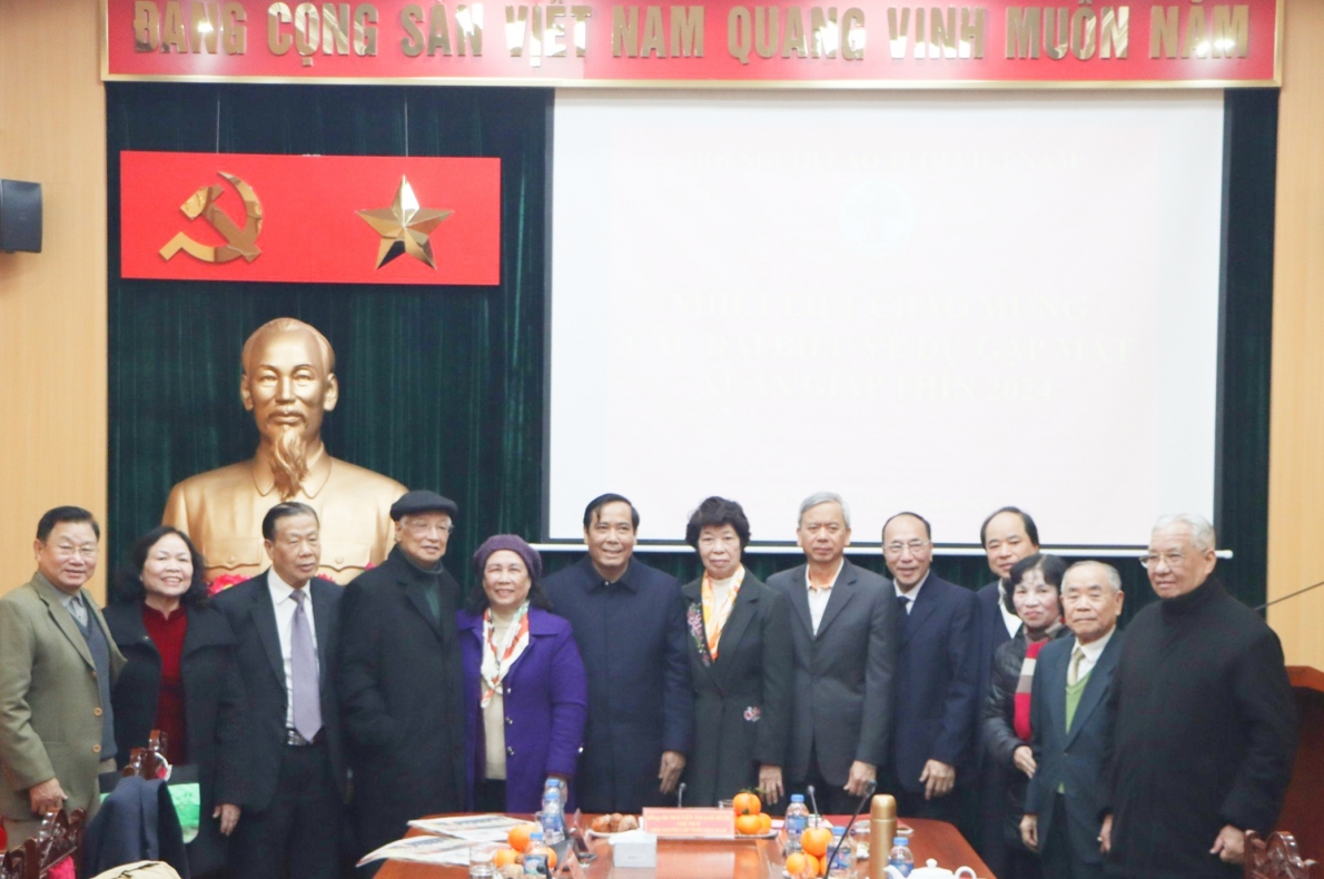 Buổi gặp mặt tri ân cán bộ hưu trí nhân dịp đón Tết Nguyên đán Giáp Thìn 2024