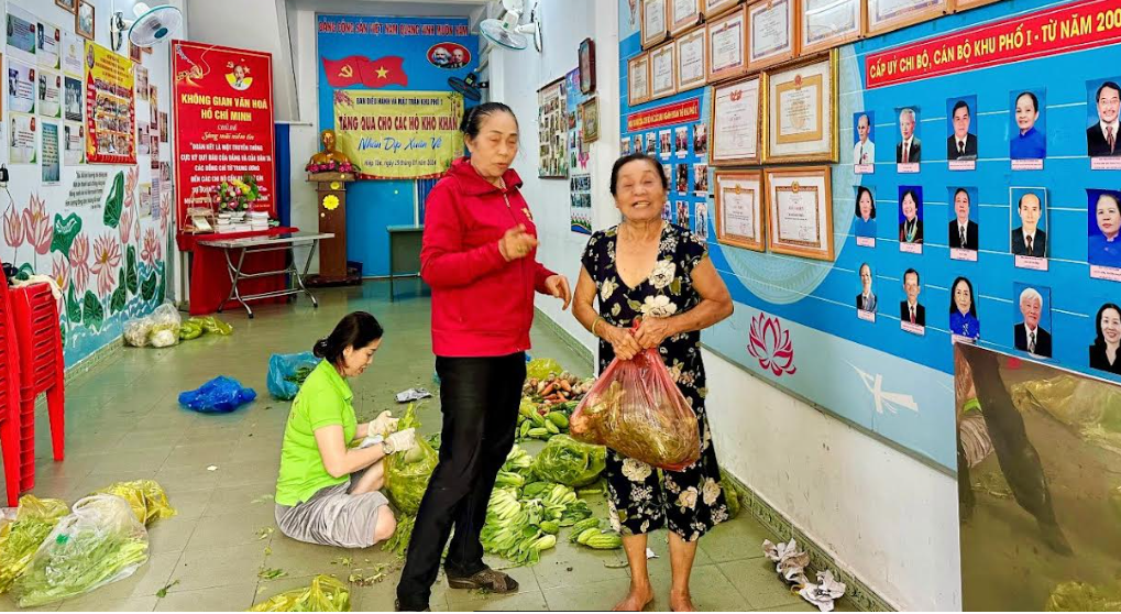 Quận Tân Phú, TP. Hồ Chí Minh: Chung tay chăm lo Tết cho NCT, hộ khó khăn