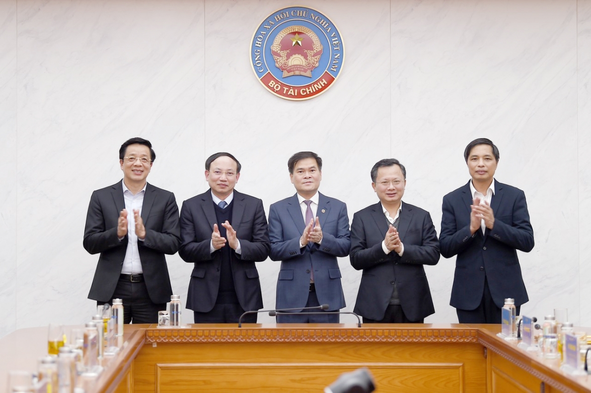 Bộ Tài chính trao quyết định điều động, bổ nhiệm cho tân Thứ trưởng Bùi Văn Khắng