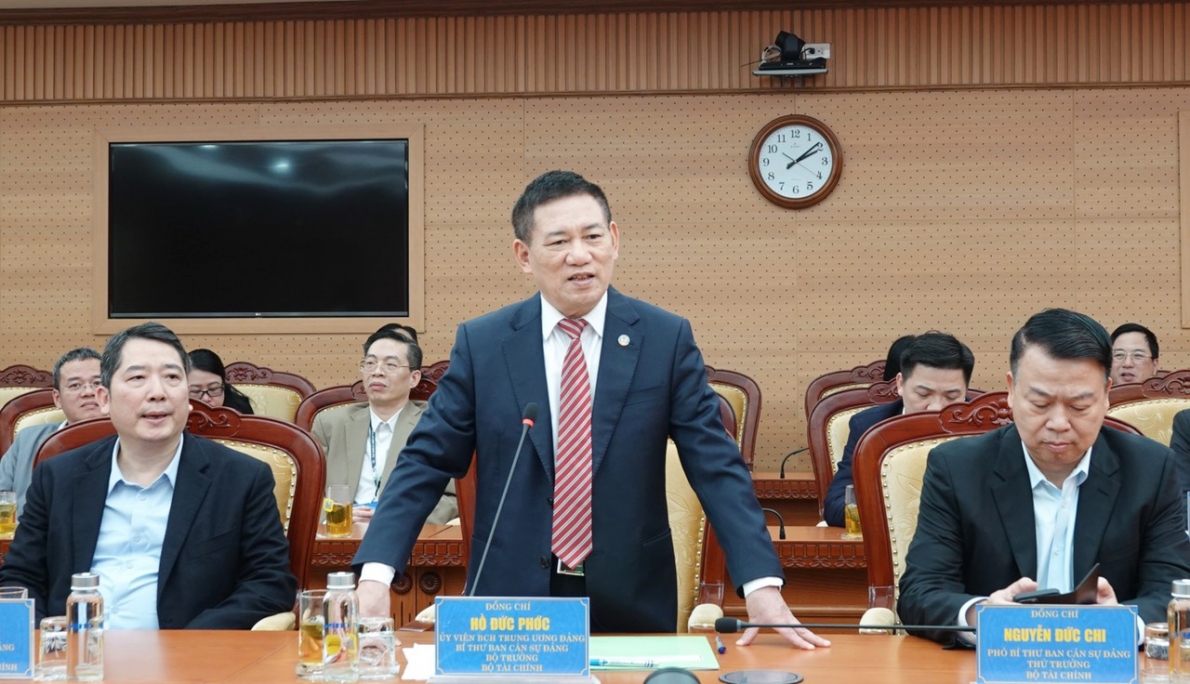 Bộ Tài chính trao quyết định điều động, bổ nhiệm cho tân Thứ trưởng Bùi Văn Khắng