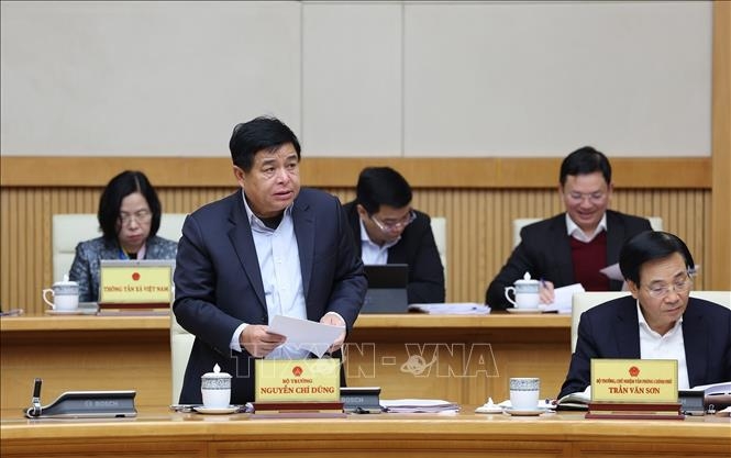 Bộ trưởng Bộ Kế hoạch và Đầu tư Nguyễn Chí Dũng báo cáo tình hình kinh tế-xã hội tháng 1. Ảnh: Dương Giang/TTXVN