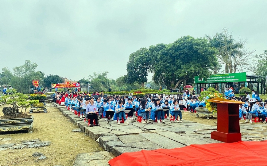 Lễ Thượng nêu tại tòa thành đá hơn 600 năm tuổi