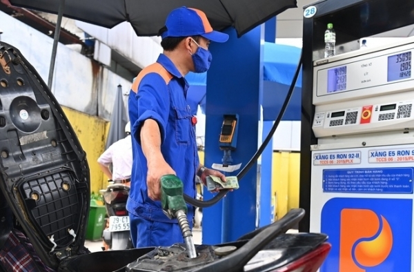 Giá xăng trong nước tiếp tục đà tăng